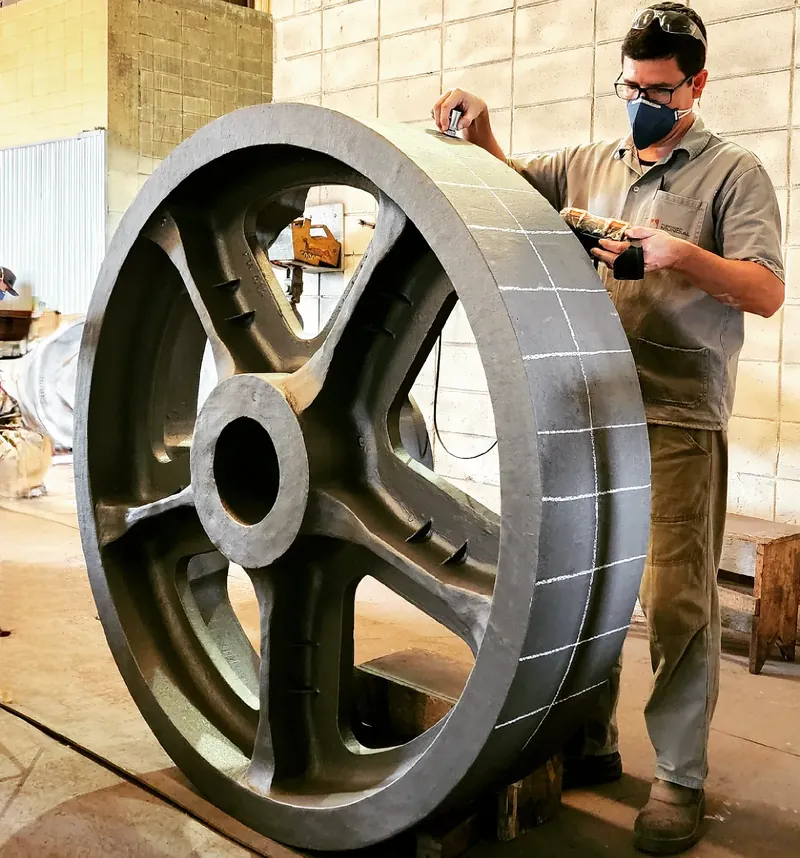 Roda fundida aco grande porte produzida pela Fundição Mundial em aço e ferro fundido sob encomenda